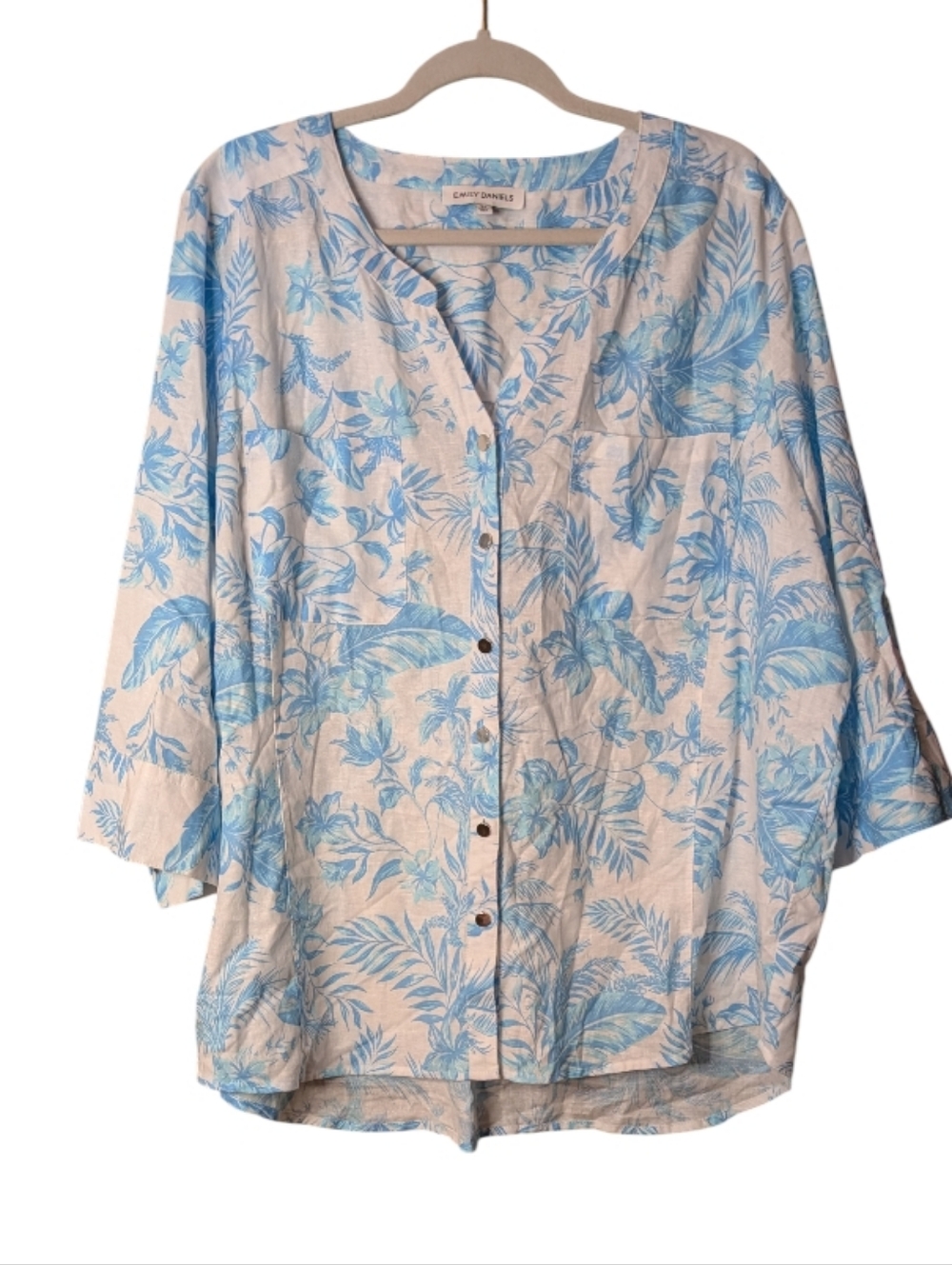Emily Daniels Woven Linen Blend Floral Blouse in a blue white tropical size 3X